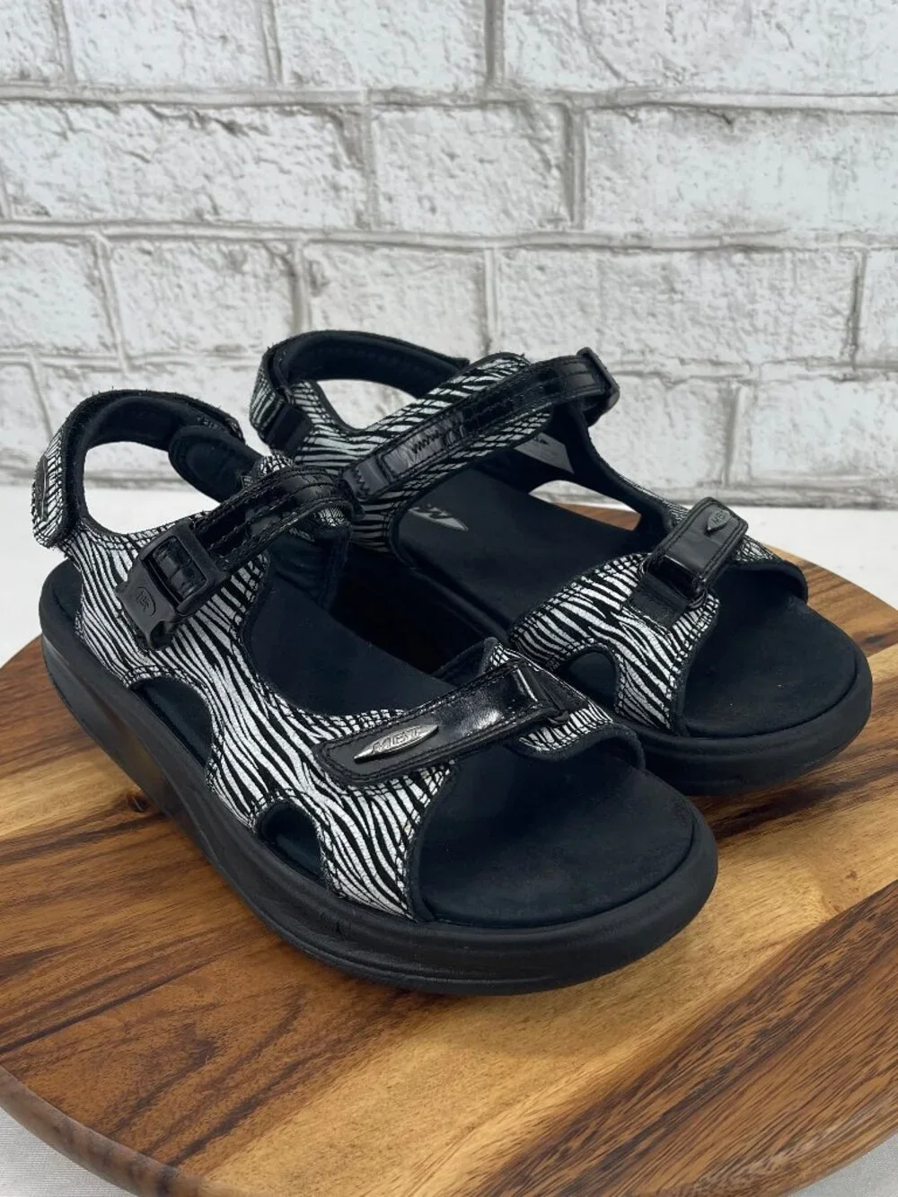 MBT Kisumu Classic Mnyama Womens 10 Zebra Print Dynamic Orthopedic Rocker Sandal